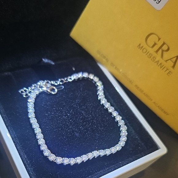 secre talk Jewelry - Silver Moissanite Bracelet Adjustable NWT GIFTABLE